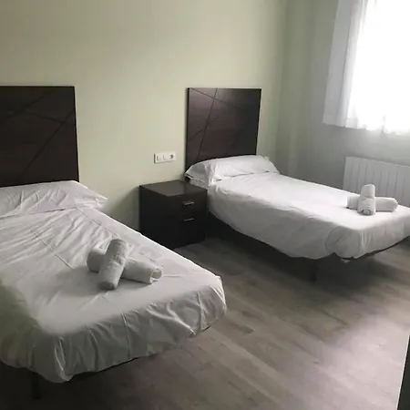 بيت شباب Ermitas De *